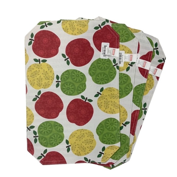 Placemats Apple Printed Damask Fabric 4 Reversible Pieces White Red Green Yellow - Picture 2 of 16